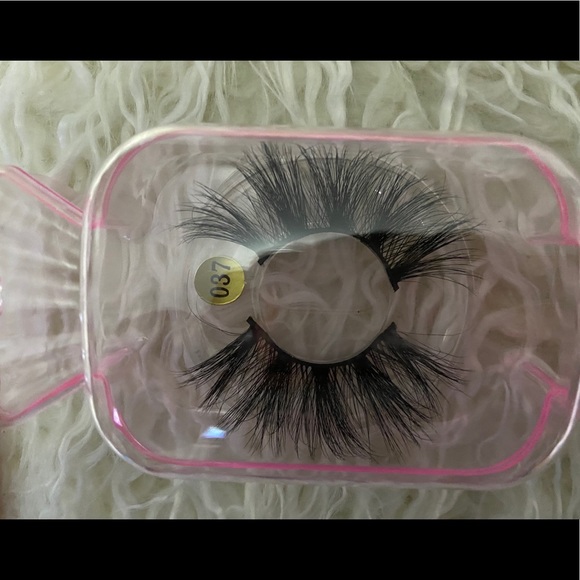 Eyelashes - Picture 2 of 3